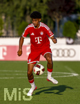 30.07.2026, Fussball Bundesliga 2026/2027, Trainingslager FC Bayern München in Rottach-Egern am Tegernsee (Bayern). Testspiel FC Rottach Egern - FC Bayern München, Nathaniel Brown (FC Bayern München) am Ball 