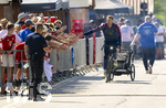 30.07.2026, Fussball Bundesliga 2026/2027, Trainingslager FC Bayern München in Rottach-Egern am Tegernsee (Bayern). Testspiel FC Rottach Egern - FC Bayern München, Torwart Manuel Neuer (FC Bayern München) kommt mit dem Bike und Kinderanhänger am Stadion an.