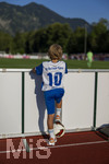 30.07.2026, Fussball Bundesliga 2026/2027, Trainingslager FC Bayern München in Rottach-Egern am Tegernsee (Bayern). Testspiel FC Rottach Egern - FC Bayern München, Balljunge am Spielfeldrand 