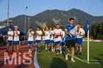 30.07.2026, Fussball Bundesliga 2026/2027, Trainingslager FC Bayern München in Rottach-Egern am Tegernsee (Bayern). Testspiel FC Rottach Egern - FC Bayern München, Ehrenrunde der Mannschaft von FC Rottach Egern
