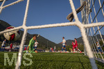 30.07.2026, Fussball Bundesliga 2026/2027, Trainingslager FC Bayern München in Rottach-Egern am Tegernsee (Bayern). Testspiel FC Rottach Egern - FC Bayern München, Torschuss der Bayern, der Torwart Kilian Zimmer (Rottach Egern) geschlagen am Boden.