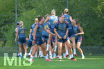 05.08.2026, München, Deutschland. Google Pixel Frauen-Bundesliga: Die FC Bayern Frauen absolvieren auf dem FC Bayern Campus eine Trainingseinheit zur Vorbereitung auf das Testspiel gegen Paris FC. Arianna Caruso (FC Bayern Frauen), Klara Bühl (FC Bayern Frauen)