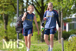 05.08.2026, München, Deutschland. Google Pixel Frauen-Bundesliga: Die FC Bayern Frauen absolvieren auf dem FC Bayern Campus eine Trainingseinheit zur Vorbereitung auf das Testspiel gegen Paris FC. Sophie Proost (FC Bayern Frauen), Regina van Eijk (FC Bayern Frauen)