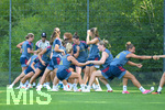 05.08.2026, München, Deutschland. Google Pixel Frauen-Bundesliga: Die FC Bayern Frauen absolvieren auf dem FC Bayern Campus eine Trainingseinheit zur Vorbereitung auf das Testspiel gegen Paris FC. Linda Dallmann (FC Bayern Frauen), Alara Sehitler (FC Bayern Frauen), Arianna Caruso (FC Bayern Frauen)