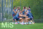 05.08.2026, München, Deutschland. Google Pixel Frauen-Bundesliga: Die FC Bayern Frauen absolvieren auf dem FC Bayern Campus eine Trainingseinheit zur Vorbereitung auf das Testspiel gegen Paris FC. Arianna Caruso (FC Bayern Frauen), Klara Bühl (FC Bayern Frauen)