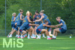 05.08.2026, München, Deutschland. Google Pixel Frauen-Bundesliga: Die FC Bayern Frauen absolvieren auf dem FC Bayern Campus eine Trainingseinheit zur Vorbereitung auf das Testspiel gegen Paris FC. Arianna Caruso (FC Bayern Frauen), Klara Bühl (FC Bayern Frauen)
