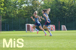 05.08.2026, München, Deutschland. Google Pixel Frauen-Bundesliga: Die FC Bayern Frauen absolvieren auf dem FC Bayern Campus eine Trainingseinheit zur Vorbereitung auf das Testspiel gegen Paris FC. Linda Dallmann (FC Bayern Frauen), Katharina Naschenweng (FC Bayern Frauen)