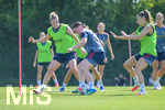 05.08.2026, München, Deutschland. Google Pixel Frauen-Bundesliga: Die FC Bayern Frauen absolvieren auf dem FC Bayern Campus eine Trainingseinheit zur Vorbereitung auf das Testspiel gegen Paris FC. Alara Sehitler (FC Bayern Frauen), Sarah Zadrazil (FC Bayern Frauen), Katharina Naschenweng (FC Bayern Frauen)