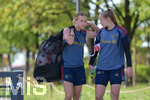 05.08.2026, München, Deutschland. Google Pixel Frauen-Bundesliga: Die FC Bayern Frauen absolvieren auf dem FC Bayern Campus eine Trainingseinheit zur Vorbereitung auf das Testspiel gegen Paris FC. Sophie Proost (FC Bayern Frauen), Regina van Eijk (FC Bayern Frauen)