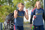 05.08.2026, München, Deutschland. Google Pixel Frauen-Bundesliga: Die FC Bayern Frauen absolvieren auf dem FC Bayern Campus eine Trainingseinheit zur Vorbereitung auf das Testspiel gegen Paris FC. Sophie Proost (FC Bayern Frauen), Regina van Eijk (FC Bayern Frauen)