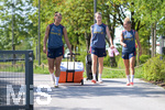 05.08.2026, München, Deutschland. Google Pixel Frauen-Bundesliga: Die FC Bayern Frauen absolvieren auf dem FC Bayern Campus eine Trainingseinheit zur Vorbereitung auf das Testspiel gegen Paris FC. Lena Oberdorf (FC Bayern Frauen), Alara Sehitler (FC Bayern Frauen), Linda Dallmann (FC Bayern Frauen)