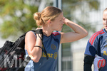 05.08.2026, München, Deutschland. Google Pixel Frauen-Bundesliga: Die FC Bayern Frauen absolvieren auf dem FC Bayern Campus eine Trainingseinheit zur Vorbereitung auf das Testspiel gegen Paris FC. Sophie Proost (FC Bayern Frauen), Regina van Eijk (FC Bayern Frauen)
