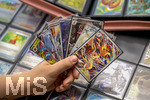 05.08.2026, Deutschland, Bayern, Pokemon-Sammelkarten, eine Teenagerin sammelt begeistert Pokemon-Karten in ihrem Sammelheft.