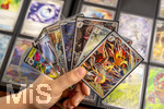 05.08.2026, Deutschland, Bayern, Pokemon-Sammelkarten, eine Teenagerin sammelt begeistert Pokemon-Karten in ihrem Sammelheft.
