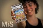 05.08.2026, Deutschland, Bayern, Pokemon-Sammelkarten, eine Teenagerin (Viola) sammelt begeistert Pokemon-Karten. (Modelreleased)   