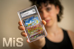 05.08.2026, Deutschland, Bayern, Pokemon-Sammelkarten, eine Teenagerin (Viola) sammelt begeistert Pokemon-Karten. (Modelreleased)   