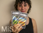 05.08.2026, Deutschland, Bayern, Pokemon-Sammelkarten, eine Teenagerin (Viola) sammelt begeistert Pokemon-Karten. (Modelreleased)   