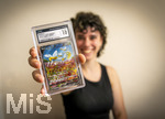 05.08.2026, Deutschland, Bayern, Pokemon-Sammelkarten, eine Teenagerin (Viola) sammelt begeistert Pokemon-Karten. (Modelreleased)   