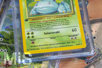 05.08.2026, Deutschland, Bayern, Pokemon-Sammelkarten auf dem Wohnzimmertisch einer Sammlerin.