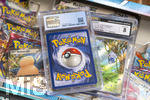 05.08.2026, Deutschland, Bayern, Pokemon-Sammelkarten, eine Teenagerin sammelt begeistert Pokemon-Karten.  