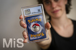 05.08.2026, Deutschland, Bayern, Pokemon-Sammelkarten, eine Teenagerin (Viola) sammelt begeistert Pokemon-Karten. (Modelreleased)   