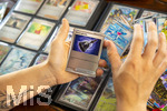 05.08.2026, Deutschland, Bayern, Pokemon-Sammelkarten, eine Teenagerin sammelt begeistert Pokemon-Karten in ihrem Sammelheft. 