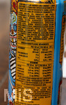 05.08.2026 Energy-Getränke und Jugendliche, im Supermarkt greift ein junges Mädchen (Teenager) nach einer MONSTER Energy Ultra Dose Mango, mit den Inhaltsstoffen.  Zucker, Glukosesirup, Citronensäure, Aromen, Taurin, Süssungsmittel, Konservierungsstoffe, Sucralose, Nicotinamid, Riboflavin, Stabilisatoren, Gummi Arabicum, L-Carnitin, Glukosesirup, Vitamine, Nährwerte, 
