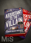 07.08.2026, Buchreihe von Hannah Nicole Maehrer vom Heyne-Verlag, Band 1, Assistant to the Villain, und Band 2: Apprentice to the Villain, die TikTok-Ensation auf Deutsch. beide mit farbig gestaltetem Buchschnitt. Diese Serie erfand Hannah Nicole Maehrer im Jahre 2023. Inzwischen umfasst die Reihe vier Teile. Handlung: Eine Mischung aus Romantasy und Humor, in der die junge Evie Sage den mächtigen Villain (Bösewicht) als Assistentin unterstützt.