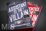 07.08.2026, Buchreihe von Hannah Nicole Maehrer vom Heyne-Verlag, Band 1, Assistant to the Villain, und Band 2: Apprentice to the Villain, die TikTok-Ensation auf Deutsch. beide mit farbig gestaltetem Buchschnitt. Diese Serie erfand Hannah Nicole Maehrer im Jahre 2023. Inzwischen umfasst die Reihe vier Teile. Handlung: Eine Mischung aus Romantasy und Humor, in der die junge Evie Sage den mächtigen Villain (Bösewicht) als Assistentin unterstützt.