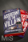 07.08.2026, Buchreihe von Hannah Nicole Maehrer vom Heyne-Verlag, Band 1, Assistant to the Villain, und Band 2: Apprentice to the Villain, die TikTok-Ensation auf Deutsch. beide mit farbig gestaltetem Buchschnitt. Diese Serie erfand Hannah Nicole Maehrer im Jahre 2023. Inzwischen umfasst die Reihe vier Teile. Handlung: Eine Mischung aus Romantasy und Humor, in der die junge Evie Sage den mächtigen Villain (Bösewicht) als Assistentin unterstützt. 