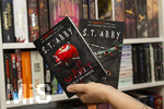 07.08.2026, Buchreihe von S.T. Abby SECRET eines Teenagers in Bad Wörishofen in Bayern. Secret ? Du sollst mich fürchten (Originaltitel: The Risk) ist der erste Band der gefeierten Mindfuck?-Reihe von S.T. Abby. Die Geschichte handelt von der Serienkillerin Lana Myers und dem FBI-Agenten Logan Bennett, der sie jagt ? ohne zu ahnen, dass er sich in sie verliebt hat.