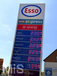 07.08.2026,  Bad Wörishofen in Bayern, Spritpreisanzeige an einer ESSOTankstelle in Bad Wörishofen (Unterallgäu), der Diesel kostet 2,30 Euro. Super-Benzin E10 2,23 Euro pro Liter. Super 2,29 EURO zur Mittagszeit.