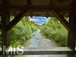 30.07.2026, Wandern in Rottach-Egern am Tegernsee (Bayern). Holzbrücke über der Weißach bei Kreuth.
