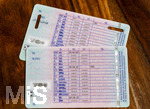 09.08.2026, Hohe Führerschein-Kosten in Deutschland, Symbolbild, Junge Autofahrer und Autofahrerinnen, Zwei Führerscheine, oben entwerteter Zweirad-Führerschein für Mofas und Mopeds. Unten der Autoführerschein.
auf der Rückseite die Fahrerlaubnisklassen A bis D aufgelistet mit dem Datum des Führerscheinerwerbes. Klasse Klasse A1 Krafträder mit einem Hubraum von nicht mehr als 125 ccm, sowie dreirädrige Kraftfahrzeuge bis 15 kW. Klasse AM: Leichte zweirädrige Kraftfahrzeuge, Dreirädrige Kleinkrafträder, Leichte vierrädrige Straßen-Quads, L: Traktor-Führerschein, für Zugmaschinen bis 40 km/h (mit Anhängern bis 25 km/h), die nach ihrer bauartbedingten Höchstgeschwindigkeit für die Verwendung für land- oder forstwirtschaftliche Zwecke bestimmt sind. T: Zugmaschinen bis 60 km/h bauartbedingte Höchstgeschwindigkeit sowie selbstfahrende Arbeitsmaschinen und Futtermischwagen bis 40 km/h bauartbedingte Höchstgeschwindigkeit, D: Kraftfahrzeuge, die zur Beförderung von mehr als acht Personen außer dem Fahrzeugführer ausgelegt und gebaut sind (Omnibus) BE: Kombinationen aus einem Zugfahrzeug der Klasse B und einem Anhänger, C1: Lkw-Führerschein und Lkw mit Anhänger CE: Kombinationen aus einem Zugfahrzeug der Klasse C und einem Anhänger mit einer zulässigen Gesamtmasse von mehr als 750 kg. C1E: Kombinationen aus einem Zugfahrzeug der Klasse D1 (Omnibus) und einem Anhänger über 750 kg zulässiger Gesamtmasse.