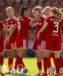 09.08.2026, Google Pixel Frauen-Bundesliga: Testspiel FC Bayern Frauen - Paris FC, im Sportpark Unterhaching, Torjubel Alara Sehitler (3.v.re, FC Bayern München) mit Jovana Damnjanovic (FC Bayern München) 