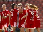 09.08.2026, Google Pixel Frauen-Bundesliga: Testspiel FC Bayern Frauen - Paris FC, im Sportpark Unterhaching, Torjubel Alara Sehitler (3.v.re, FC Bayern München) mit Jovana Damnjanovic (FC Bayern München) 