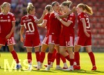 09.08.2026, Google Pixel Frauen-Bundesliga: Testspiel FC Bayern Frauen - Paris FC, im Sportpark Unterhaching, Torjubel Alara Sehitler (re, FC Bayern München) mit Jovana Damnjanovic (FC Bayern München) Linda Dallmann (FC Bayern München) 
