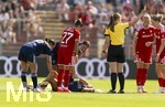 09.08.2026, Google Pixel Frauen-Bundesliga: Testspiel FC Bayern Frauen - Paris FC, im Sportpark Unterhaching,  Oceane Picard (Paris) verletzt am Boden.