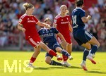 09.08.2026, Google Pixel Frauen-Bundesliga: Testspiel FC Bayern Frauen - Paris FC, im Sportpark Unterhaching, Torschuss Alara Sehitler (li, FC Bayern München) zum 2:0