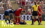 09.08.2026, Google Pixel Frauen-Bundesliga: Testspiel FC Bayern Frauen - Paris FC, im Sportpark Unterhaching,  Oceane Picard (Paris) verletzt am Boden.