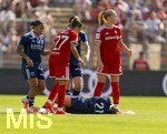 09.08.2026, Google Pixel Frauen-Bundesliga: Testspiel FC Bayern Frauen - Paris FC, im Sportpark Unterhaching,  Oceane Picard (Paris) verletzt am Boden.