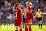 09.08.2026, Google Pixel Frauen-Bundesliga: Testspiel FC Bayern Frauen - Paris FC, im Sportpark Unterhaching, Pernille Harder (re, FC Bayern München) Torjubel mit Stine Ballisager (FC Bayern München) 