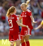 09.08.2026, Google Pixel Frauen-Bundesliga: Testspiel FC Bayern Frauen - Paris FC, im Sportpark Unterhaching, Pernille Harder (re, FC Bayern München) Torjubel mit Stine Ballisager (FC Bayern München) 