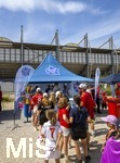 09.08.2026, Google Pixel Frauen-Bundesliga: Testspiel FC Bayern Frauen - Paris FC, im Sportpark Unterhaching,  Fanfest am Vorplatz des Stadions mit Aktionsflächen verschiedener Abteilungen des FC Bayern und anderen. Hier das Mädchenfussball-Team von Mädchen an den Ball, die Deutschandweit kostenloses Fussballtraining für Mädchen in Vereinen organisieren. 
