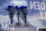 09.08.2026, Google Pixel Frauen-Bundesliga: Testspiel FC Bayern Frauen - Paris FC, im Sportpark Unterhaching,  Fanfest am Vorplatz des Stadions mit Aktionsflächen verschiedener Abteilungen des FC Bayern und anderen. Hier am Stand von Mädchen an den Ball, die Deutschandweit kostenloses Fussballtraining für Mädchen in Vereinen organisieren. Kleine Pokale gibt es für die Fans.
