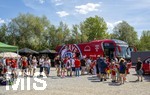09.08.2026, Google Pixel Frauen-Bundesliga: Testspiel FC Bayern Frauen - Paris FC, im Sportpark Unterhaching,  Fanfest am Vorplatz des Stadions mit Aktionsflächen verschiedener Abteilungen des FC Bayern und anderen. Hier der Mannschaftsbus der Bayern-Frauen den die Fans besichtigen dürfen.