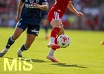 09.08.2026, Google Pixel Frauen-Bundesliga: Testspiel FC Bayern Frauen - Paris FC, im Sportpark Unterhaching,  Zweikampf, Duell, Aktion, Action,  