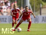 09.08.2026, Google Pixel Frauen-Bundesliga: Testspiel FC Bayern Frauen - Paris FC, im Sportpark Unterhaching,  Linda Dallmann (FC Bayern München), Arianna Caruso (FC Bayern München) 