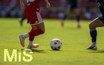 09.08.2026, Google Pixel Frauen-Bundesliga: Testspiel FC Bayern Frauen - Paris FC, im Sportpark Unterhaching,  Zweikampf, Duell, Aktion, Action,  