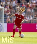 09.08.2026, Google Pixel Frauen-Bundesliga: Testspiel FC Bayern Frauen - Paris FC, im Sportpark Unterhaching,  Stine Ballisager (FC Bayern München) am Ball 
